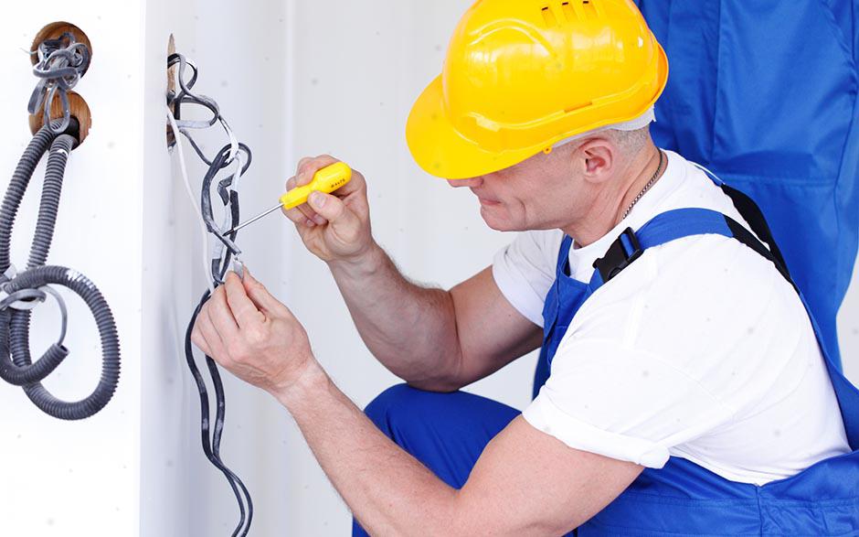 cherche électricien Paris 10