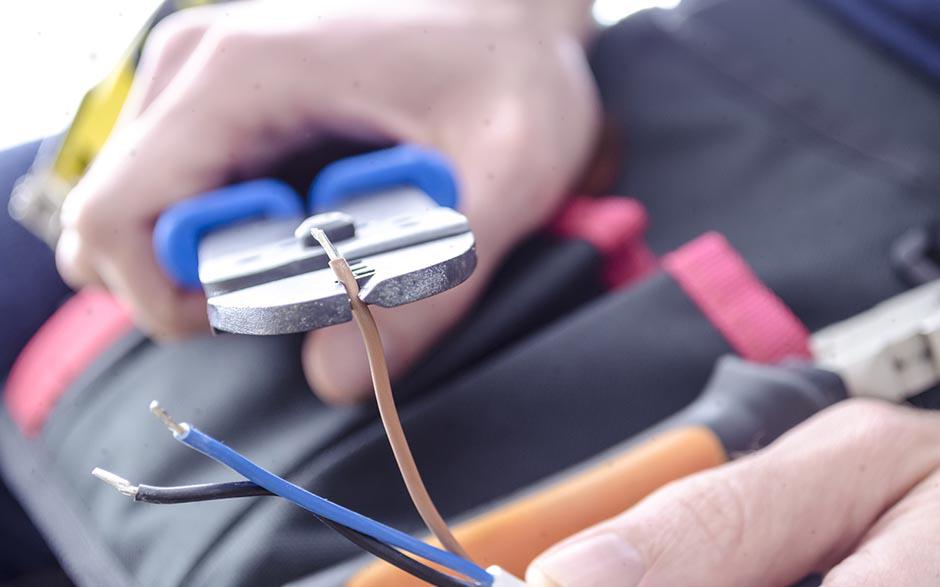 cherche électricien Paris 10